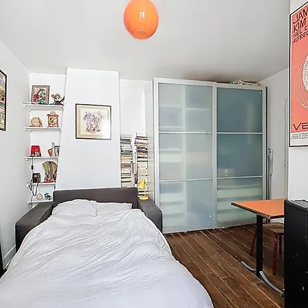 Charming 2-room Near Montmartre Daire
