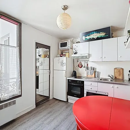 Charming 2-room Near Montmartre Daire *
