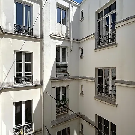 Апартаменты Charming 2-room Near Montmartre