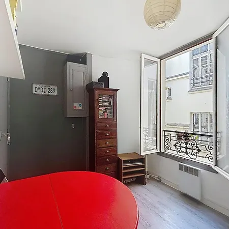 Apartment Charming 2-room Near Montmartre Paris