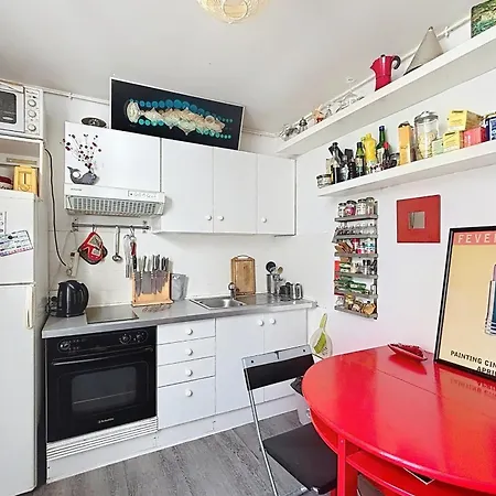 Charming 2-room Near Montmartre Apartment *